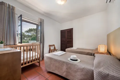 Perfect Retreat Overlooking Pinhal Golf Course, Private Pool, Off-Street Parking