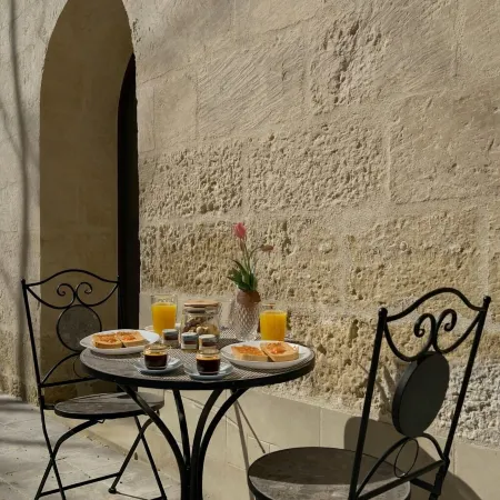 CAVA Urban Relais & Pool