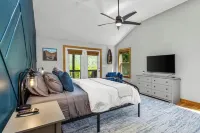 Moose Shack - Mountain Views · Spa King Suite · Game Room · 3 Patios