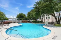 Kozy Hotel Dallas DFW Airport Area West - Pools
