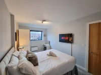 Canal Side Flat by City SuperHost - Homestays