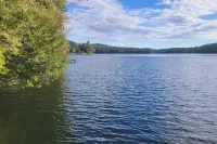 Private Dock & Beach! Lakefront, Fire-pit, Boats - Wifi