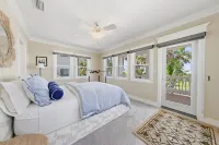 Manu Kai - Beachfront House with Private Pool and Hot Tub 6 Bedroom Home by RedAwning - 4성급