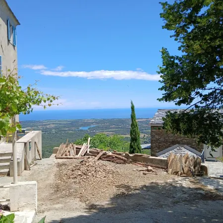 Family Duplex With Terrace in Corsica Отели в г. Лингуиццетта