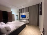 Lekki 3Bed Oceanview with Jetty, Chef & Janitor.