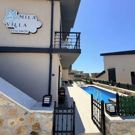 Mila Villa Foçaköy Tuzlu Su Havuzlu Müstakil Villa