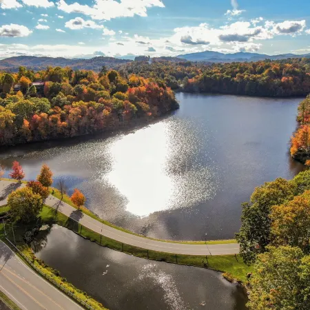 Blue Ridge Retreat at Linville Land Harbor
