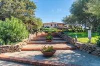 Casa Emozione with Shared Pool - Happy Rentals - parking