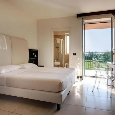 Hotel HMR Rho Milano Hotels near Rho Railway Station