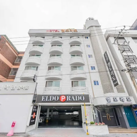 Jeonju Junghwasan-Dong MH Hotel Отели рядом с достопримечательностью «Стадион Чонджу»