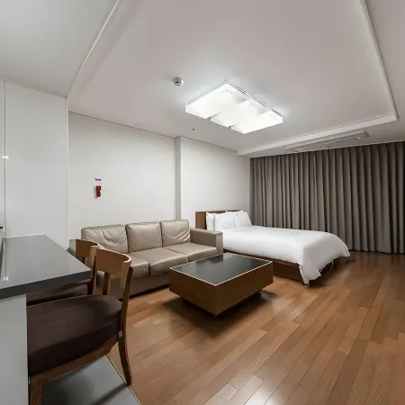 Plea de Blanc Hotel & Residence Отели рядом с достопримечательностью «Холм Далмаджи»