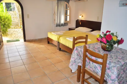 Studio Apartments Maria with Pool - Agios Gordios Beach - Lemmikkieläimet sallittu