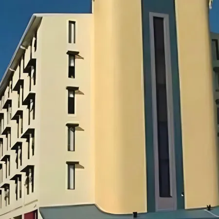 Ocean Beach Hotel