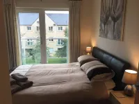 2 Bedroom Riverside Penthouse Apartment Little Paxton St Neots - Parkplatz