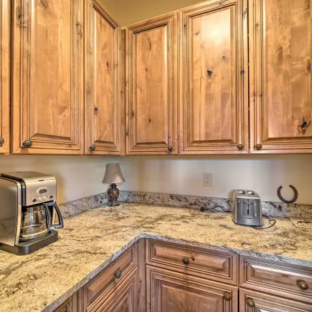 Stunning Ski-in/Ski-Out Penthouse Condo w/ Hot Tub