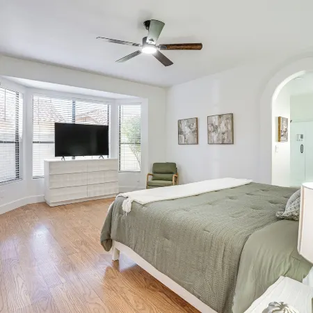 Recently Remodeled Avondale Retreat, Private Yard!