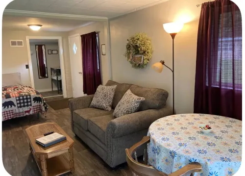 Clean cottage on the Eagle River Chain, dock, firewood, edge of town - 무료 와이파이