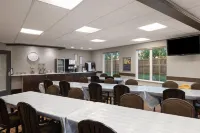 Travelodge Suites by Wyndham Estevan - 2-Star