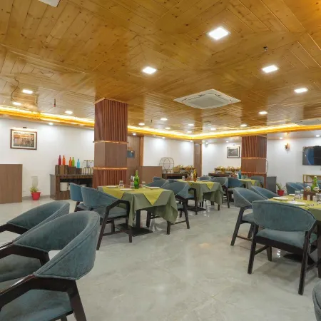 Hotel Skyline Manali Walking to Mall Road Centrally Heated