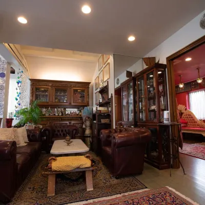 أرابيانارت هوتل آند جاليري Hotels near شاطئ شيروساكي