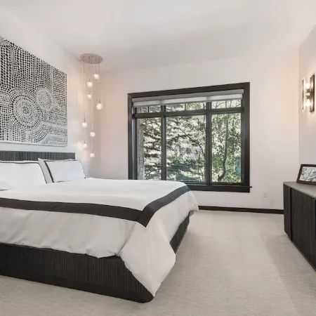 Ski in- ski out  3bd 2ba Modern Contemporary At Capitol Peak Base Village