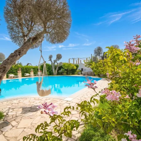Villa Lisa with Huge Pool and Garden - Happy Rentals