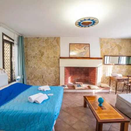 Villa Lisa with Huge Pool and Garden - Happy Rentals