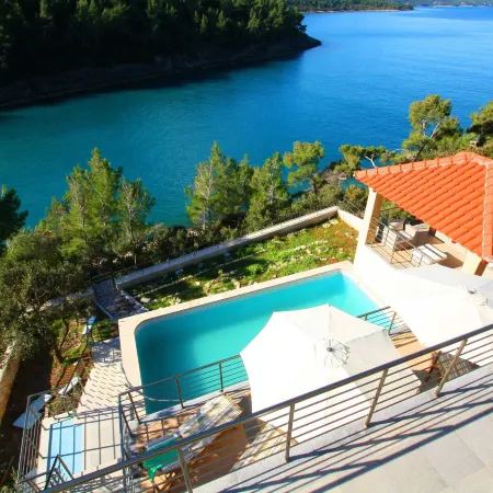 Villa Lukrecia -Stunning Sea View Retreat Ξενοδοχεία στην πόλη Cara
