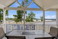 Lookout Tiny Home Near Marina, Dock Access & Dining - 4 tähden