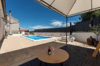 House Mirakul Near Krka With Private Pool - Kolam Renang