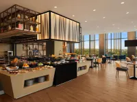 โรงแรม โนโวเทล ภูบาเนสวาร์ จันพาท - ที่มีสระว่ายน้ำ