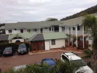 Dolphin Lodge Albany - Self Contained Apartments at Middleton Beach - parking