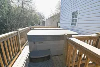 Coastal 4BR Retreat Hot tub Water Views Deck Pet-friendly - 3 étoiles