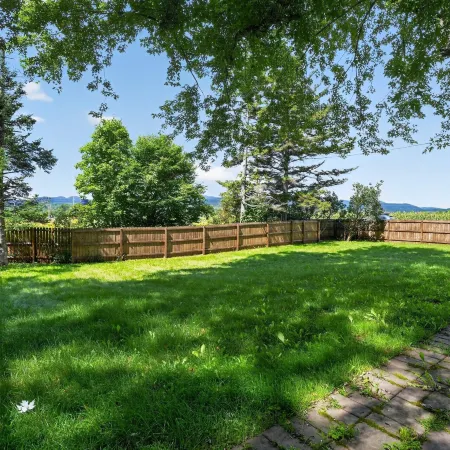 Stowe Retreat Mountain Views & Fenced Backyard by RedAwning