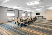 Super 8 by Wyndham Perham - Pet friendly