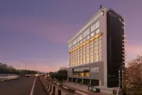 Four Points by Sheraton Nashik - Swimmingpools