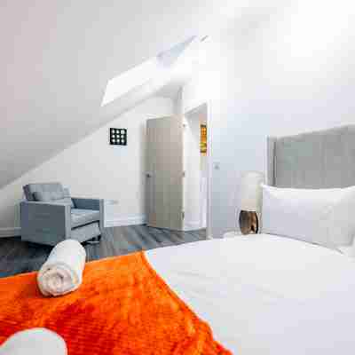 Modern 2BR Flat Steps from Cardiff Pubs & Town Rooms