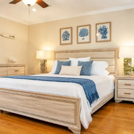 Quiet home with Salt Water Heated Pool, next to Largo Golf Course & IRB!