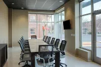 SpringHill Suites Bloomington - Bãi đậu xe