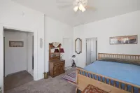 Vintage Charming Cottage - Tri-state River Retreat 2 Bedroom Cottage - 2-Star