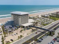 The Shores Resort & Spa Отели рядом с достопримечательностью «Бич Стрит»