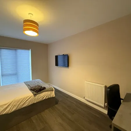 Modern Egham Retreat Prime Location
