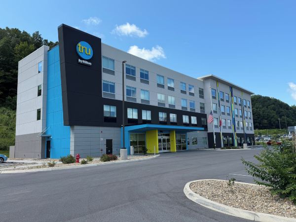 Tru by Hilton West Bristol TN