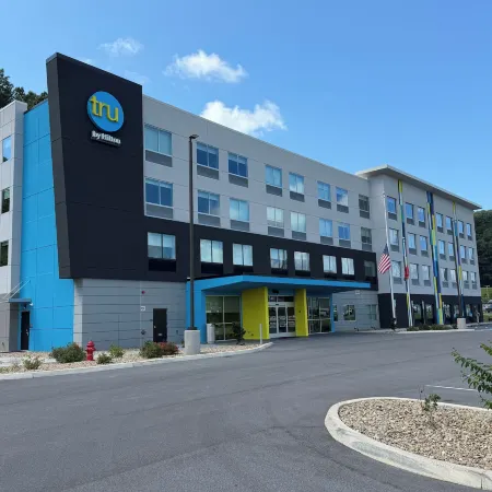 Tru by Hilton West Bristol TN