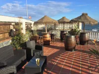 Apartment Sleeps 8 With Pool and Parking - 2-Star