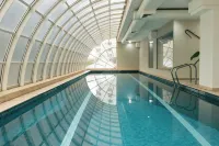 Qoya Hotel Curitiba, Curio Collection by Hilton - Pools
