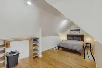 高海拔小屋，坐落於城市上方1700英尺處 - 小木屋