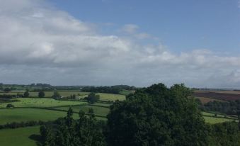 Thatch Close Farm - Housity