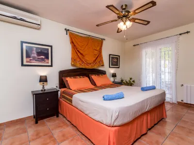 Villa Mariposa Hotels near Platja Granadella