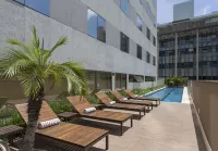 Hilton Garden Inn Belo Horizonte, Brazil - piscina